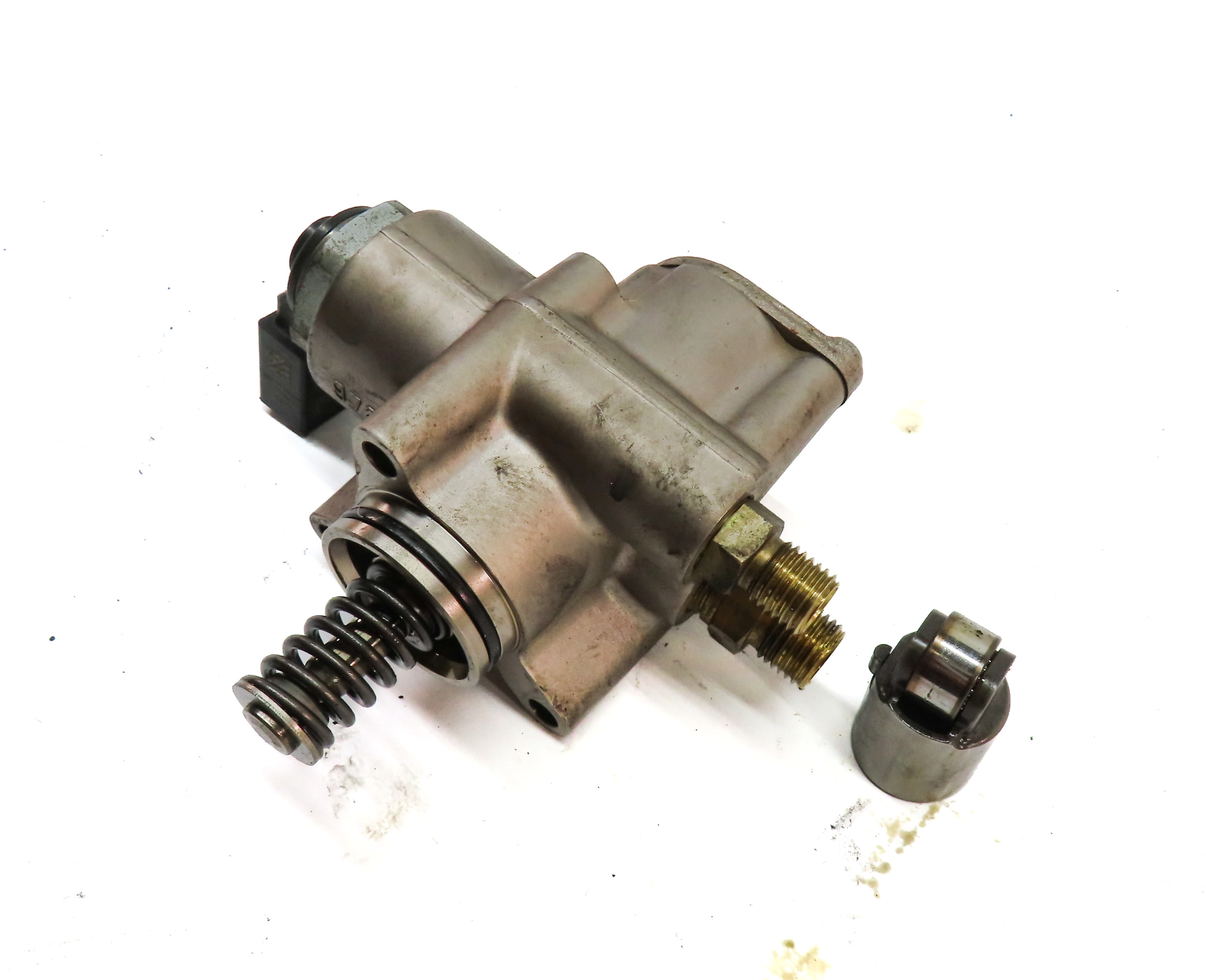 07-11 AUDI TOUAREG A6 A8 Q7 S4 S5 (B7 C6 D3 4L 8K 8T) LEFT - 4.2L HPFP FUEL PUMP — exact item pictured
